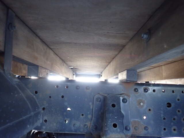 いすゞエルフ平ボディ小型（2t・3t）[写真20]