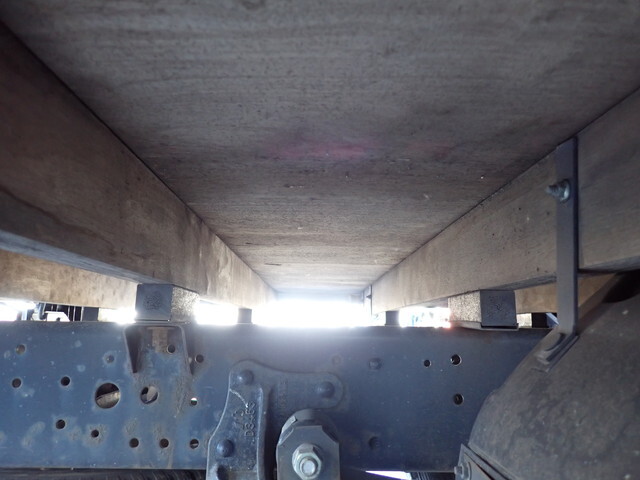 いすゞエルフ平ボディ小型（2t・3t）[写真21]