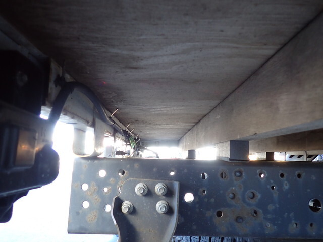 いすゞエルフ平ボディ小型（2t・3t）[写真22]