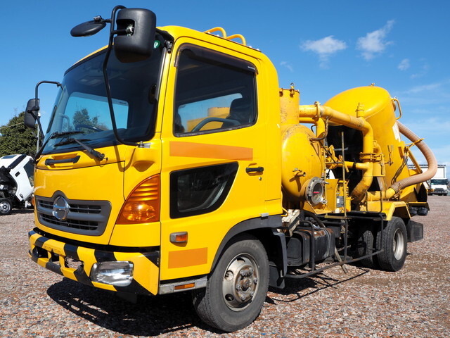 日野レンジャー汚泥吸引車中型（4t）[写真03]