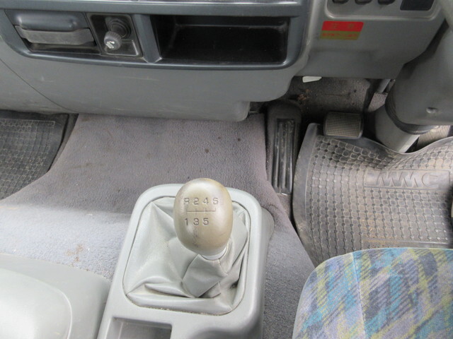 三菱ふそうファイターセルフクレーン5段中型（4t）[写真11]