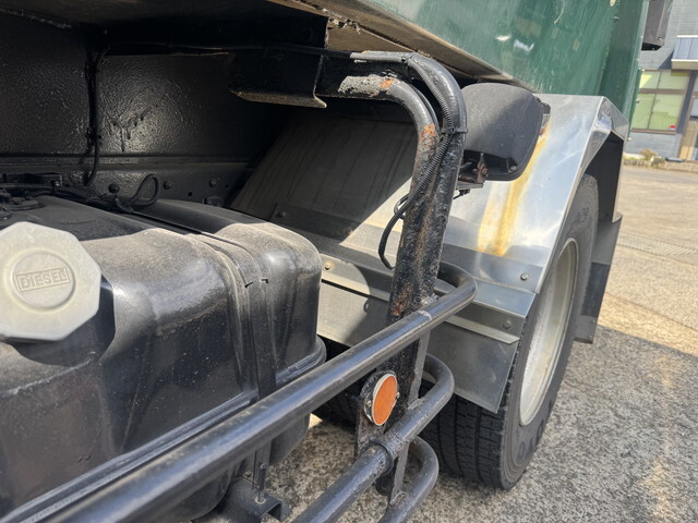 いすゞフォワードパッカー車（塵芥車）増トン（6t・8t）[写真25]