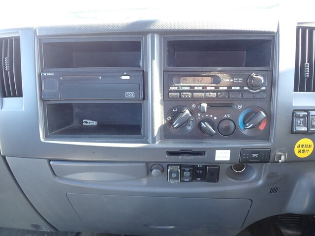 いすゞフォワードパッカー車（塵芥車）増トン（6t・8t）[写真33]