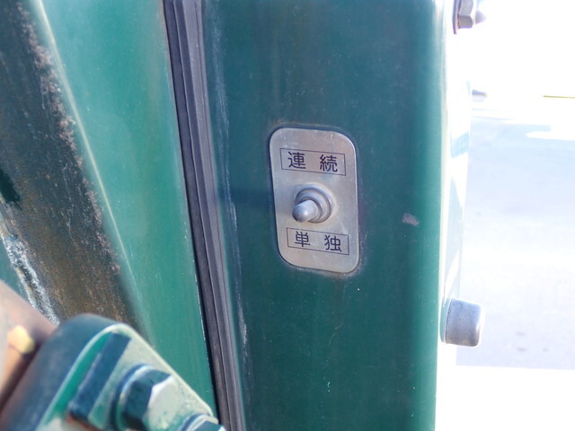 いすゞフォワードパッカー車（塵芥車）増トン（6t・8t）[写真09]