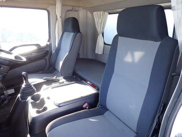 日野レンジャーアルミウイング中型（4t）[写真36]