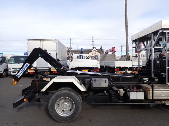 UDトラックスコンドルコンテナ専用車中型（4t）[写真11]