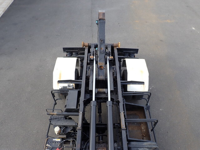 UDトラックスコンドルコンテナ専用車中型（4t）[写真12]