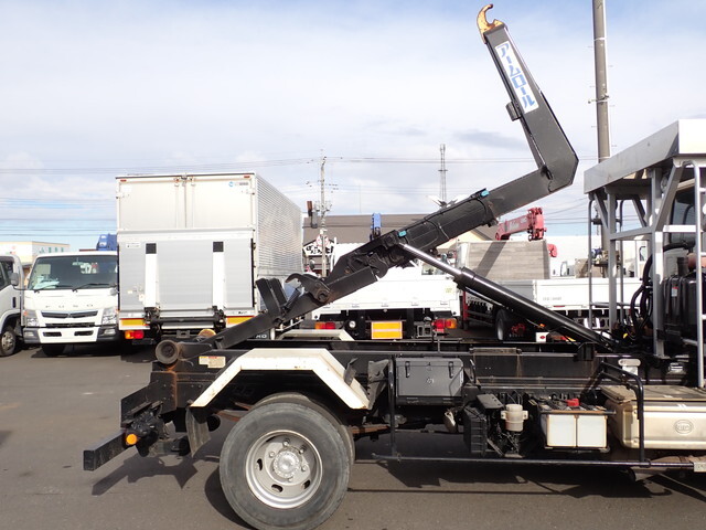 UDトラックスコンドルコンテナ専用車中型（4t）[写真13]