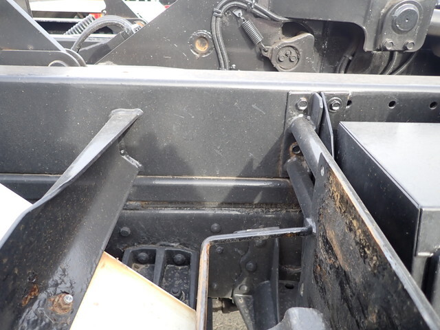 UDトラックスコンドルコンテナ専用車中型（4t）[写真18]