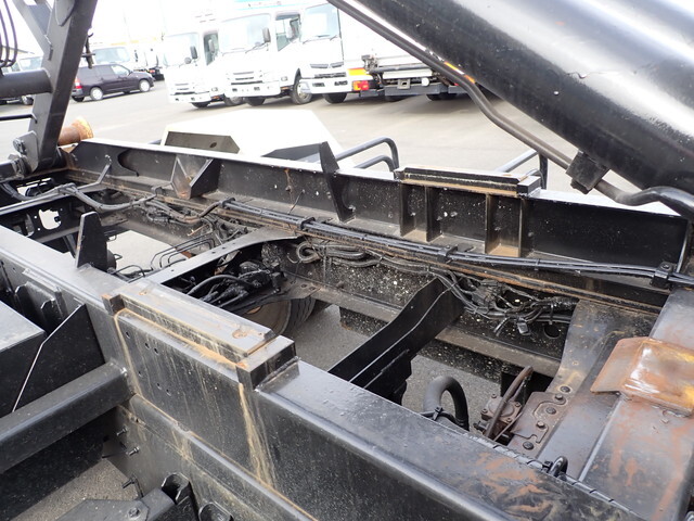 UDトラックスコンドルコンテナ専用車中型（4t）[写真20]