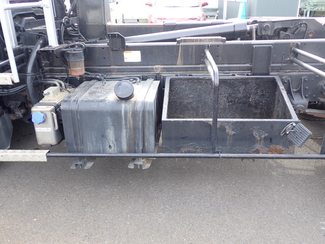 UDトラックスコンドルコンテナ専用車中型（4t）[写真25]