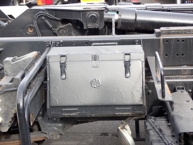 UDトラックスコンドルコンテナ専用車中型（4t）[写真26]