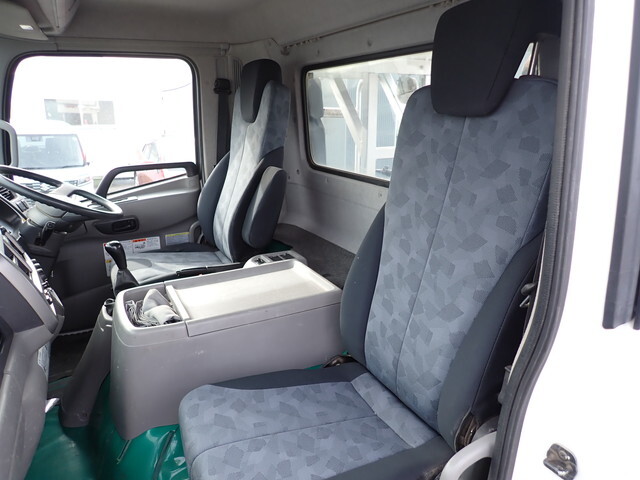 UDトラックスコンドルコンテナ専用車中型（4t）[写真34]