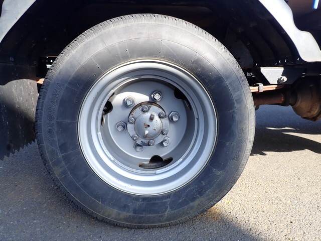 いすゞエルフ平ボディ小型（2t・3t）[写真11]