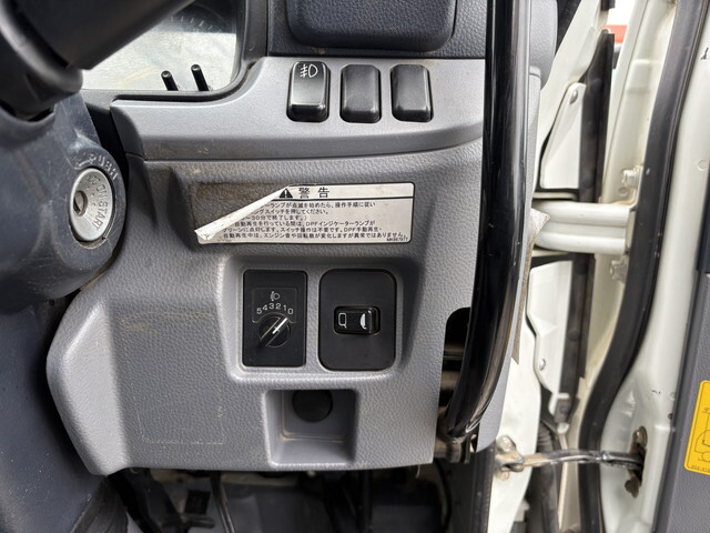 三菱ふそうキャンターダンプ小型（2t・3t）[写真24]