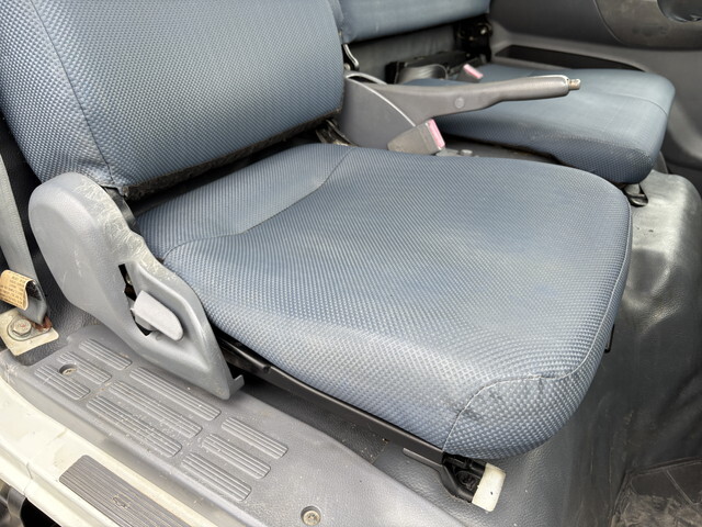 三菱ふそうキャンターダンプ小型（2t・3t）[写真26]