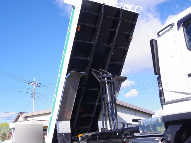 三菱ふそうスーパーグレートダンプ大型（10t）[写真11]