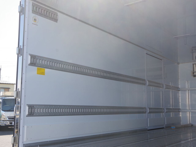 三菱ふそうファイター冷凍車（冷蔵車）中型（4t）[写真12]