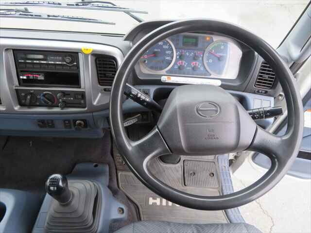 日野レンジャーセルフクレーン3段増トン（6t・8t）[写真27]