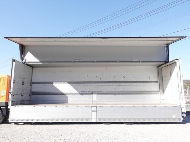 三菱ふそうスーパーグレートアルミウイング大型（10t）[写真11]