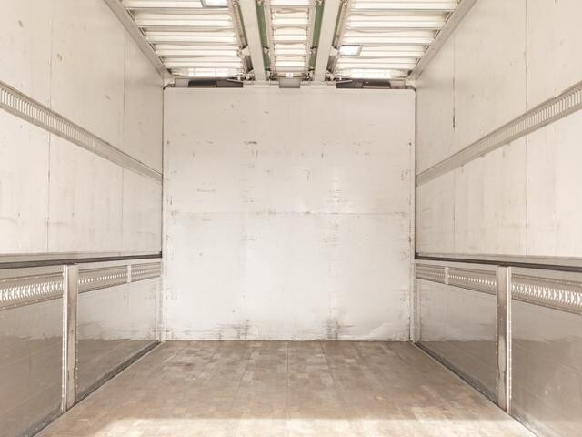 いすゞギガアルミウイング大型（10t）[写真11]