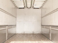 いすゞギガアルミウイング大型（10t）[写真12]