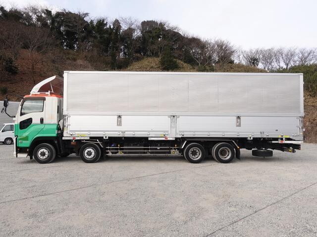 いすゞギガアルミウイング大型（10t）[写真06]