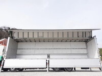 いすゞギガアルミウイング大型（10t）[写真10]