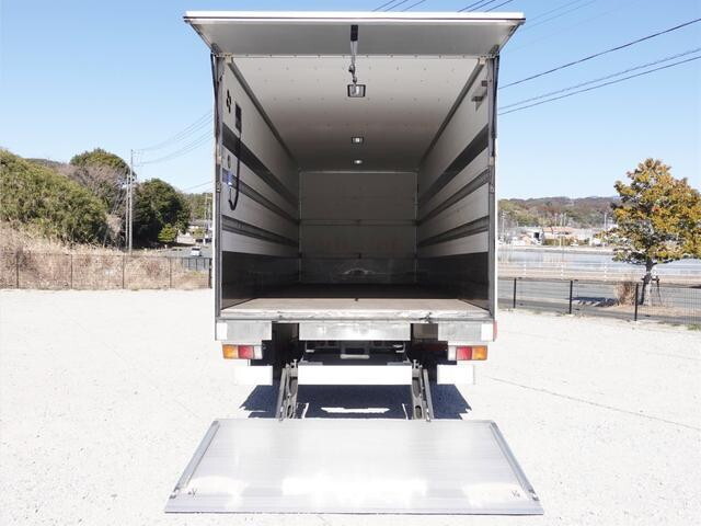 三菱ふそうファイターパネルバン中型（4t）[写真11]
