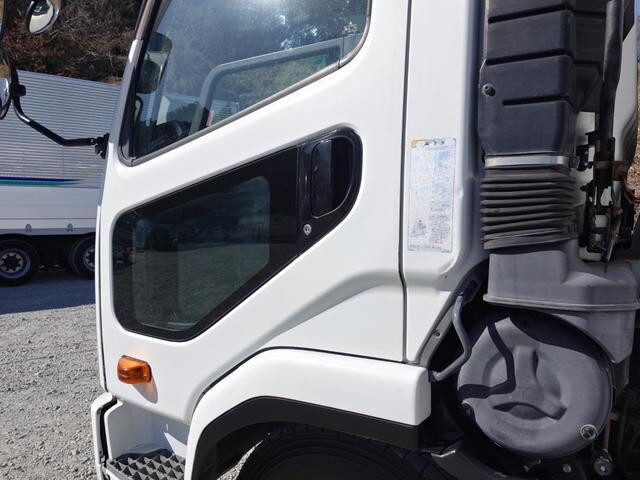 三菱ふそうファイターパネルバン中型（4t）[写真09]