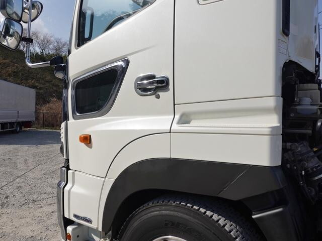 日野プロフィアトレーラーヘッド（トラクターヘッド）大型（10t）[写真10]