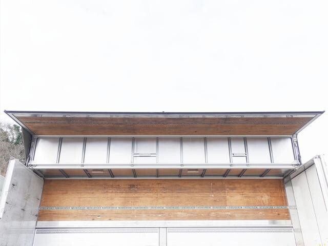 三菱ふそうスーパーグレートアルミウイング大型（10t）[写真13]