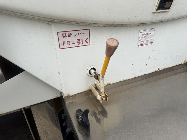 三菱ふそうファイタータンク車（タンクローリー）増トン（6t・8t）[写真20]