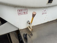 三菱ふそうファイタータンク車（タンクローリー）増トン（6t・8t）[写真21]