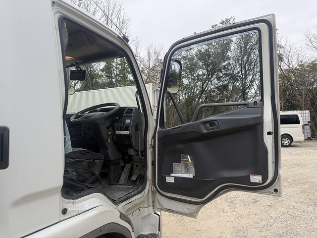 三菱ふそうファイタータンク車（タンクローリー）増トン（6t・8t）[写真28]