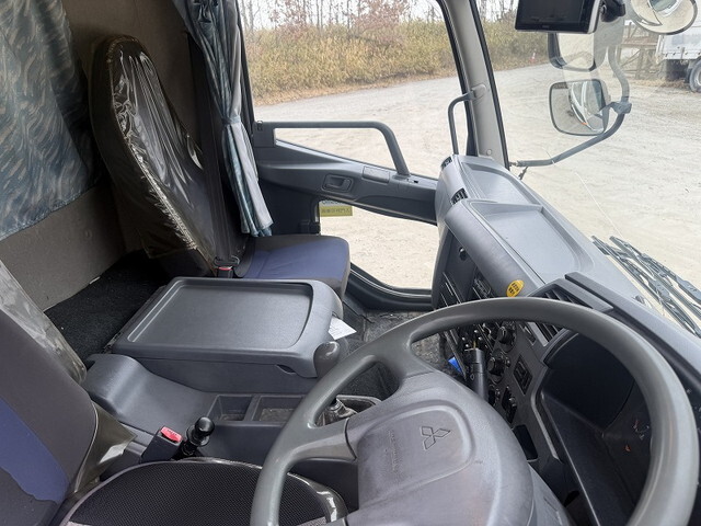 三菱ふそうファイタータンク車（タンクローリー）増トン（6t・8t）[写真31]