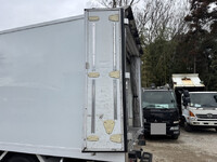 いすゞエルフ冷凍車（冷蔵車）小型（2t・3t）[写真20]