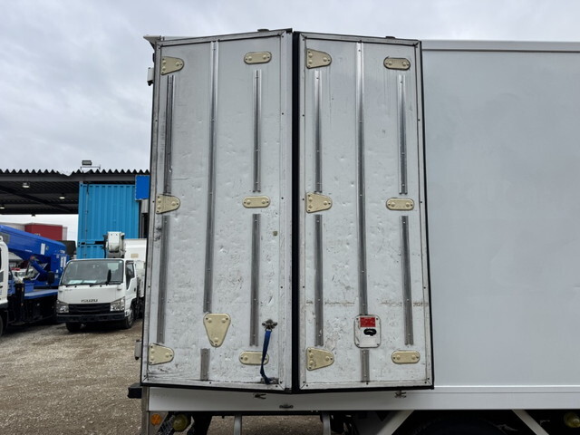 いすゞエルフ冷凍車（冷蔵車）小型（2t・3t）[写真20]