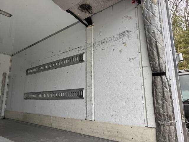 いすゞエルフ冷凍車（冷蔵車）小型（2t・3t）[写真22]