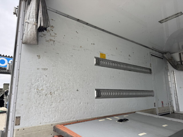 いすゞエルフ冷凍車（冷蔵車）小型（2t・3t）[写真23]