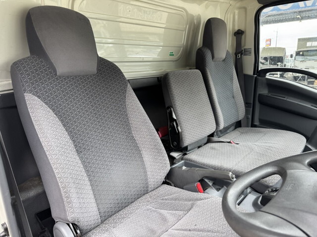 いすゞエルフ冷凍車（冷蔵車）小型（2t・3t）[写真05]