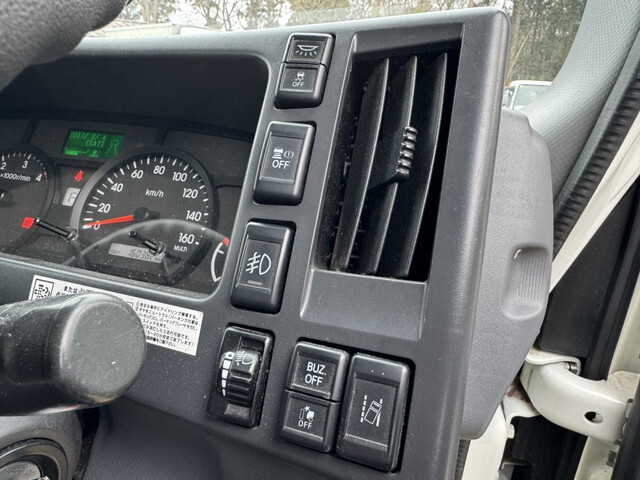 いすゞエルフ冷凍車（冷蔵車）小型（2t・3t）[写真07]