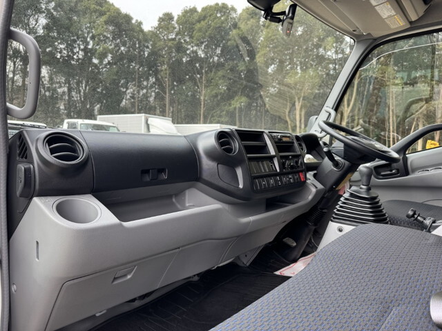 日野デュトロアルミバン小型（2t・3t）[写真23]