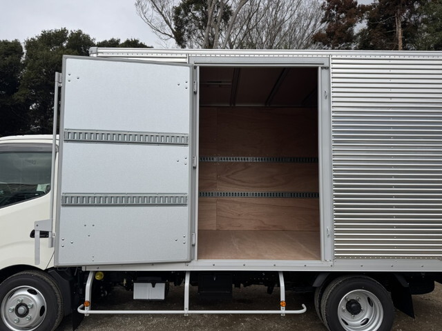 日野デュトロアルミバン小型（2t・3t）[写真06]