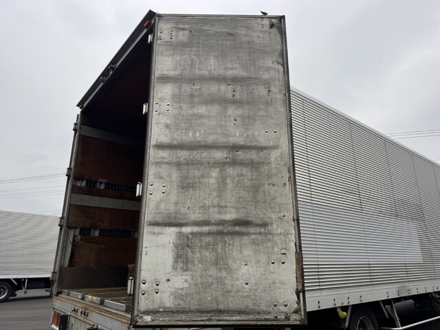 いすゞフォワードアルミバン中型（4t）[写真17]