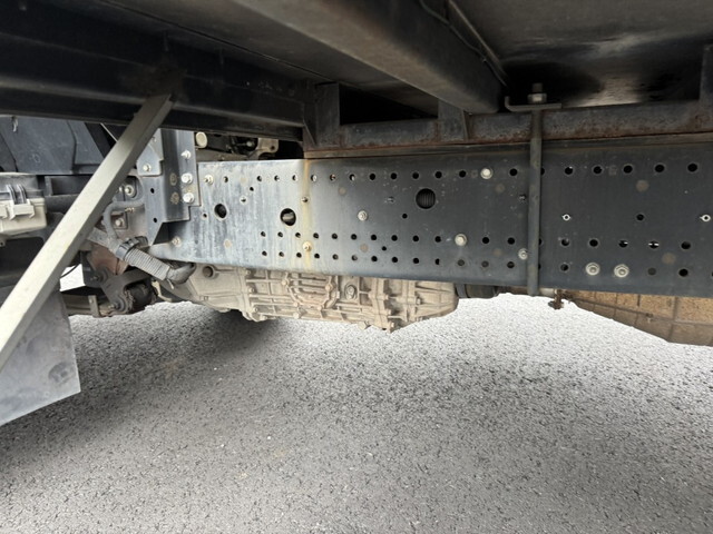 いすゞフォワードアルミバン中型（4t）[写真23]