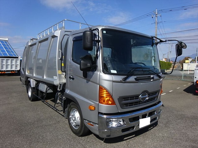 日野レンジャーパッカー車（塵芥車）中型（4t）[写真01]
