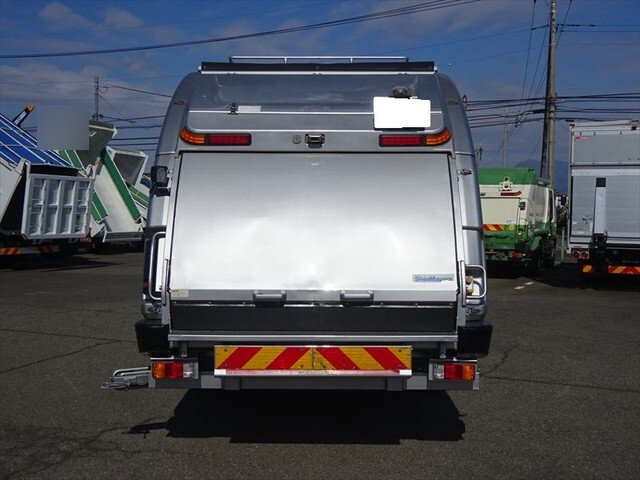 日野レンジャーパッカー車（塵芥車）中型（4t）[写真11]