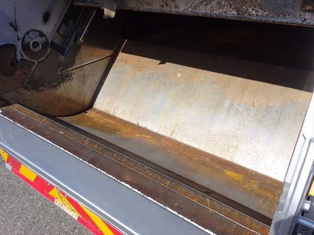 日野レンジャーパッカー車（塵芥車）中型（4t）[写真13]