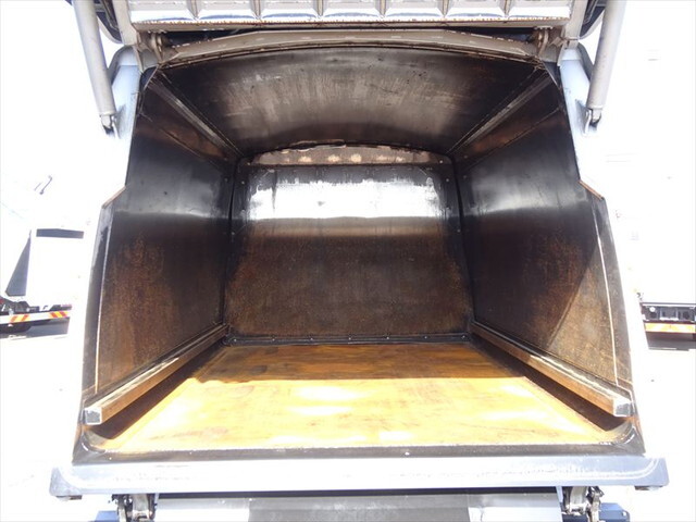 日野レンジャーパッカー車（塵芥車）中型（4t）[写真16]